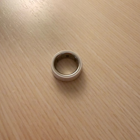 Oura Jewelry - Oura Ring in Silver with White Outer Finish